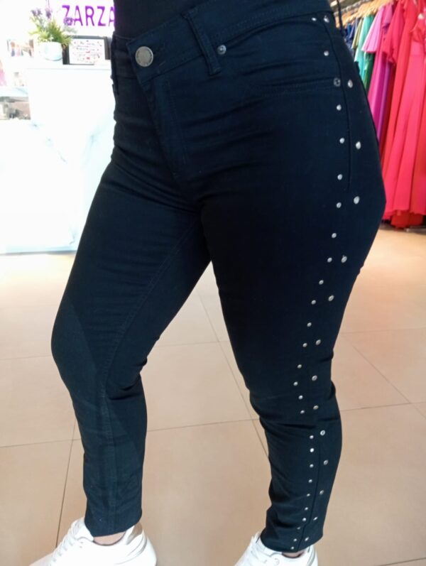 Jeans maría tachas laterales. - Imagen 2