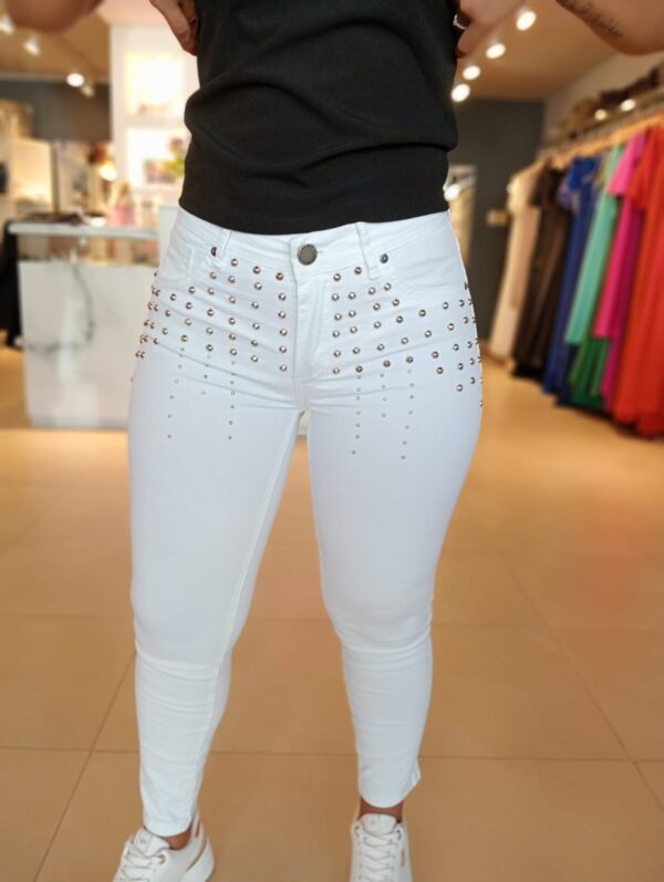 Jeans gabardina tachas. - Imagen 2