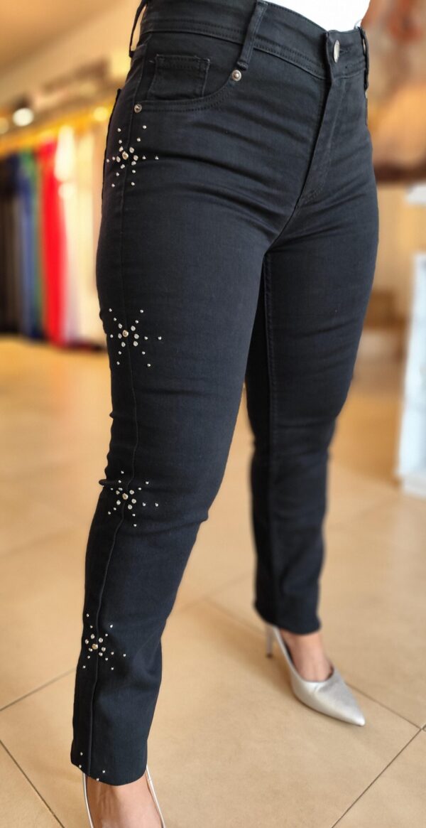 Jeans tachas flor. - Imagen 4