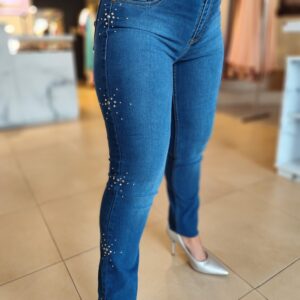 Jeans tachas flor.